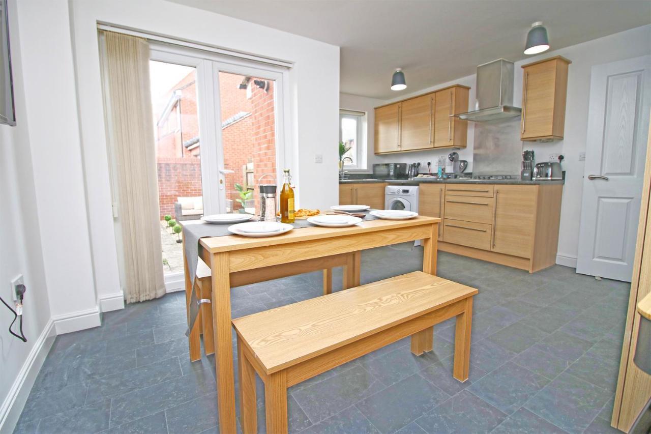 Dock House - 5 Bedroom House - Sleeps 7 Newport  Bagian luar foto
