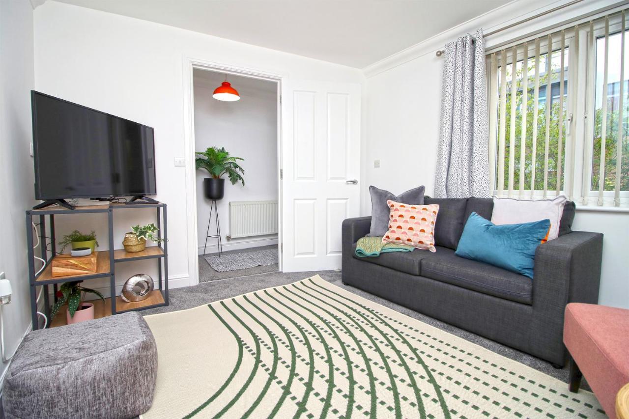 Dock House - 5 Bedroom House - Sleeps 7 Newport  Bagian luar foto